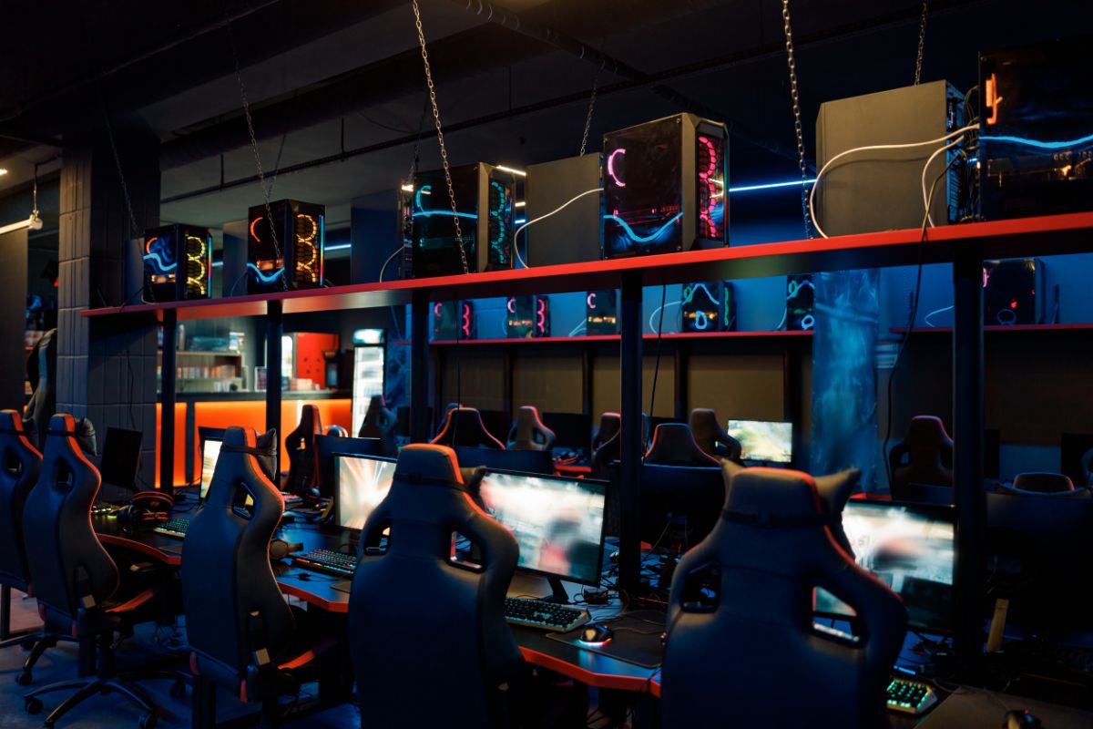 view-on-gaming-equipment-in-interior-of-cyber-club-2021-12-09-13-29-18-utc