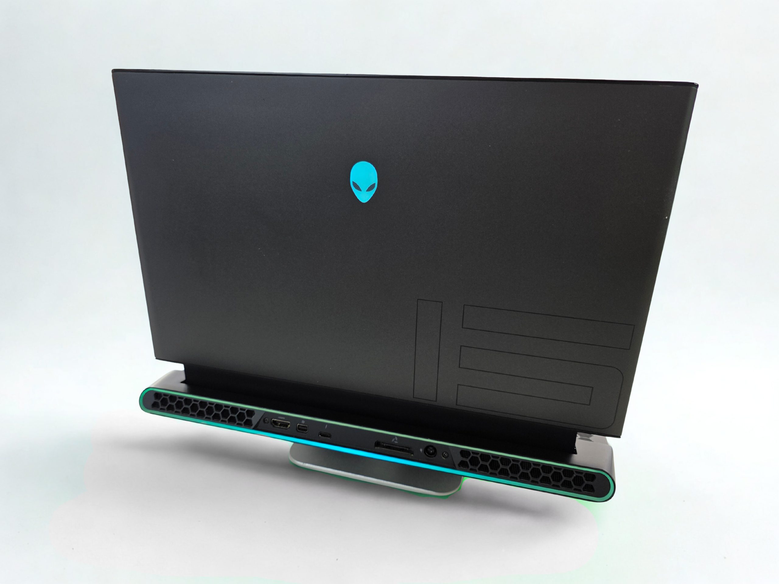 ⭐ALIENWARE M15 R2 – i7 9th, RTX 2070 8GB, 8GB RAM, 2x SSD, QWERTY – GAMING! – TOP!⭐ – Bild 8