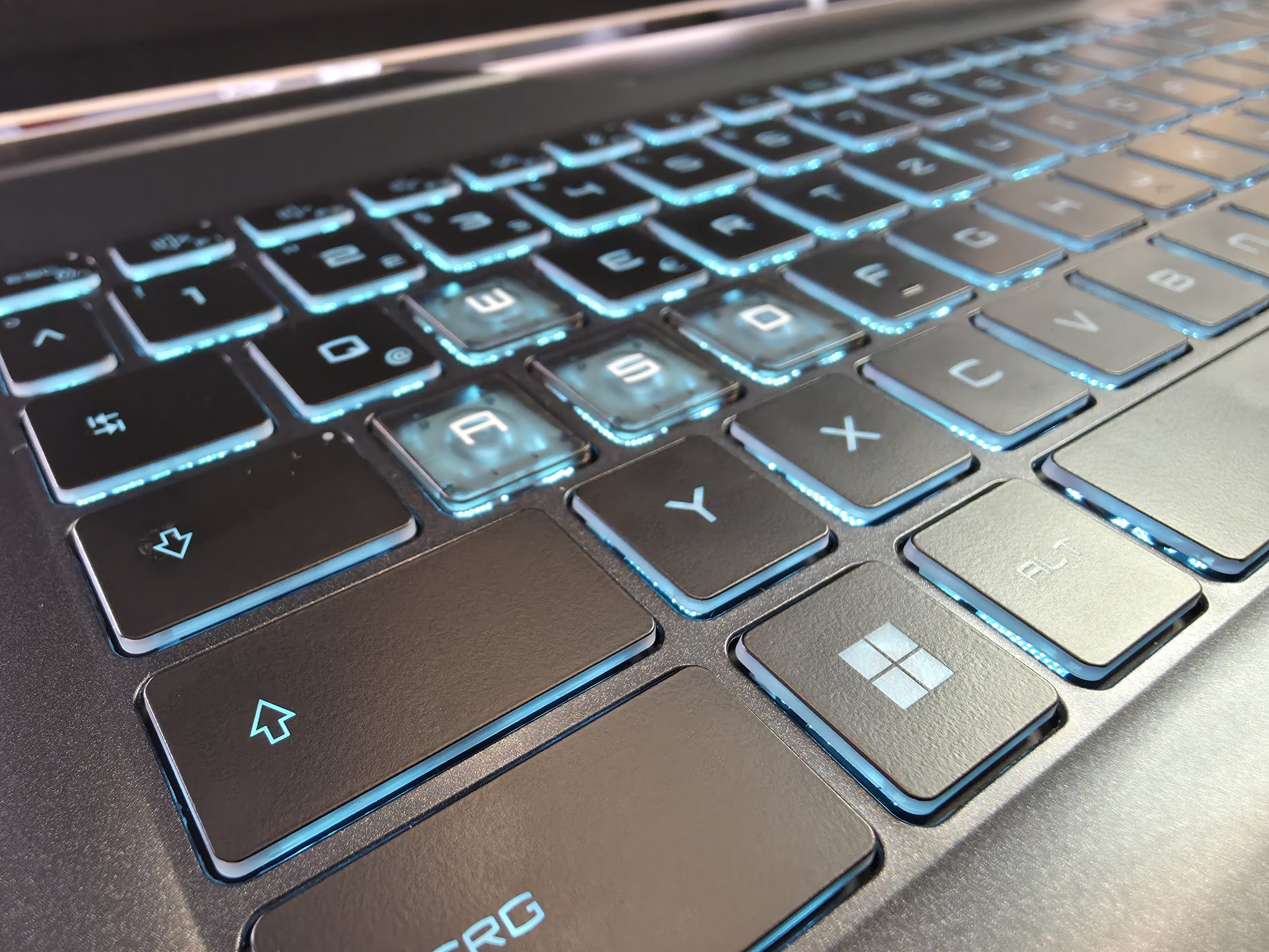 ⭐MSI Cyborg 15 – i7 13th, 2000GB SSD, RTX 4060 8GB, 16GB DDR5 RAM, OVP, BJ: 06/2025 - TOP!⭐ – Bild 4