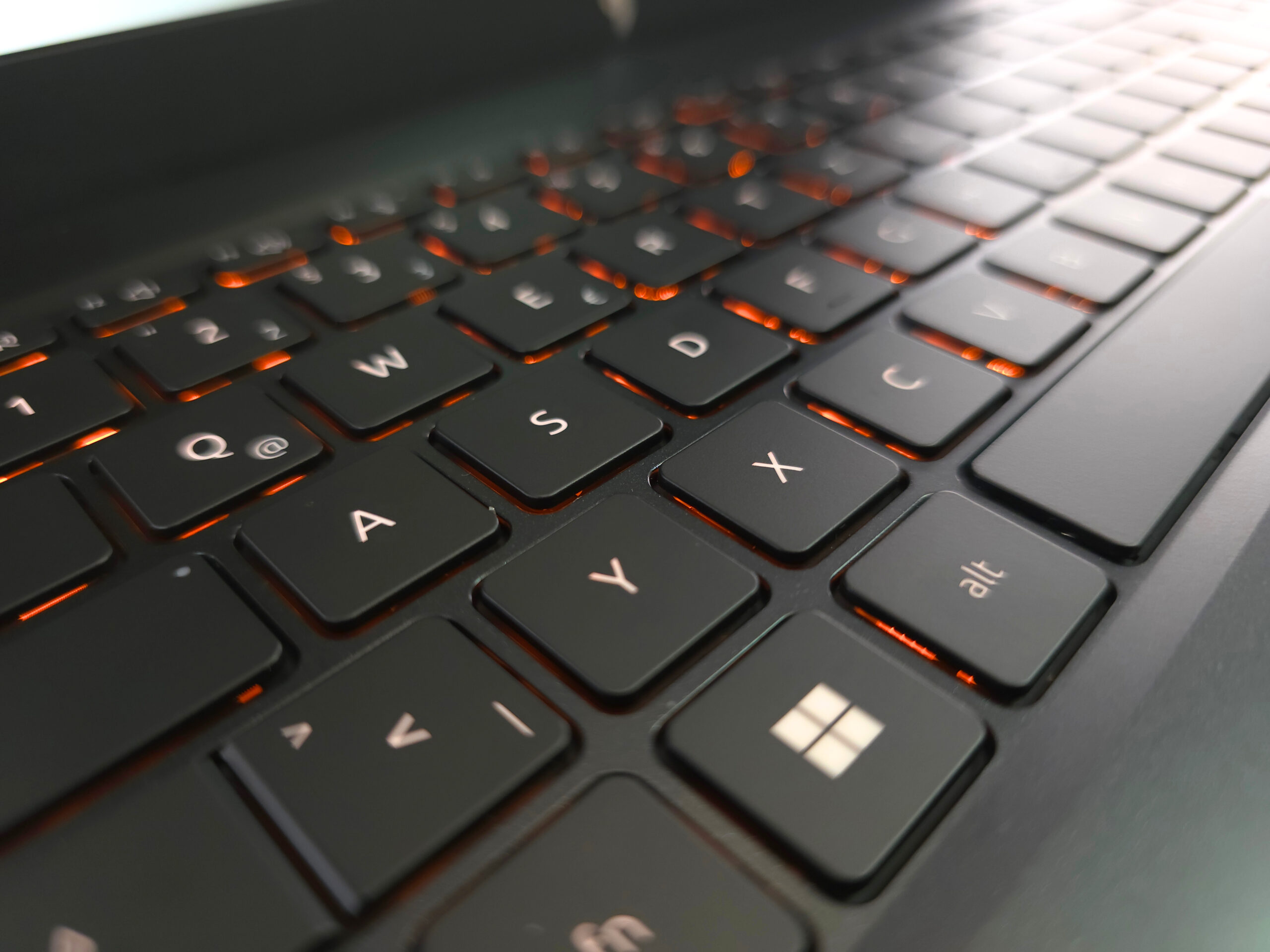 ⭐ACER NITRO V15 – i7 13th, RTX 5060 8GB, 32GB RAM, 1000GB SSD - GAMING - NEUWERTIG!⭐ – Bild 4